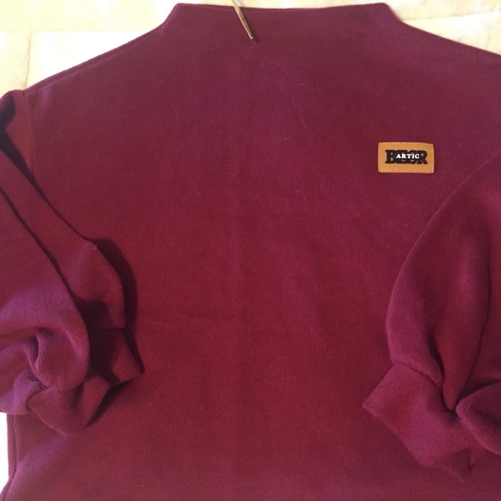 BESR ARTIC CROPPED SWEATER - SZ M